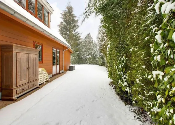 Terrace With Lush Garden Dom wakacyjny Epe