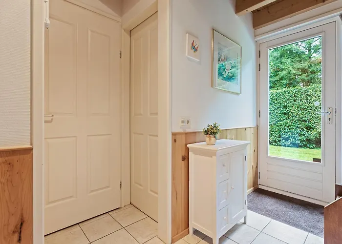 Terrace With Lush Garden Dom wakacyjny *