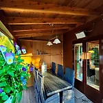 Terrace With Lush Garden אפ
