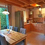 Terrace With Lush Garden בית נופש